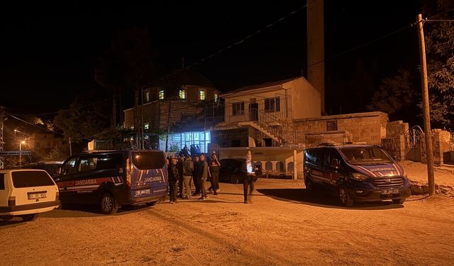Kayseri'de cami avlusunda bıçaklı saldırıya uğradılar!