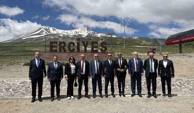 Ümit Özdağ Kayseri’de ziyaretlerde bulundu