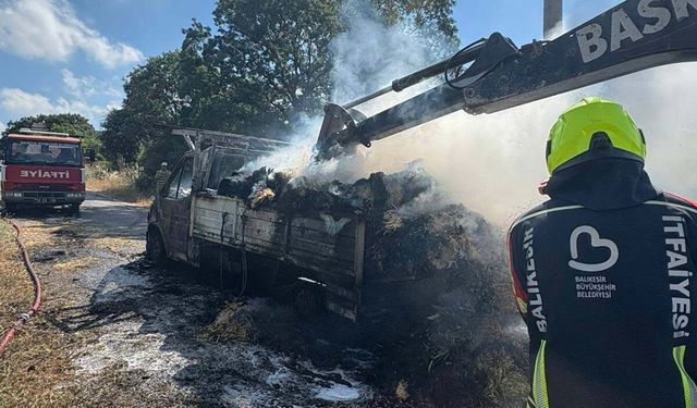 Balıkesir'de saman yüklü kamyonette çıkan yangın ormana sıçradı