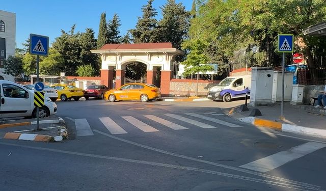 Beyoğlu'nda minibüs, yayaya çarptı: 1 ölü