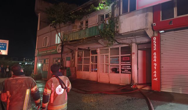 Bursa'da 2 katlı binada yangın çıktı