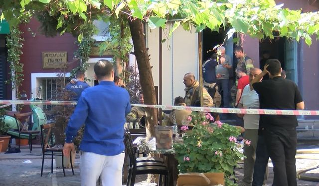 Fatih'te Tekstil Deposunda Çıkan Yangın Söndürüldü