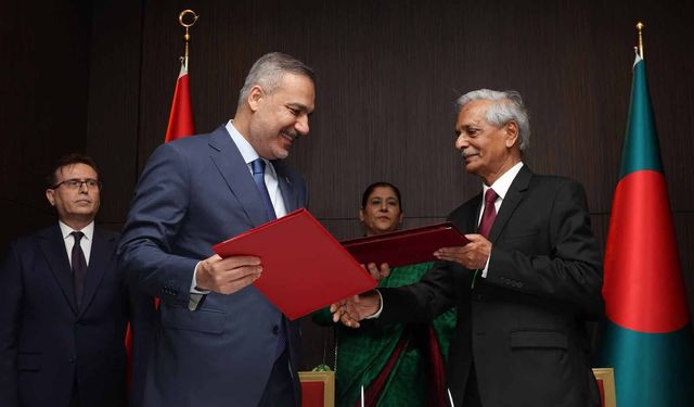 Hakan  Fidan Bangladeş'e gitti