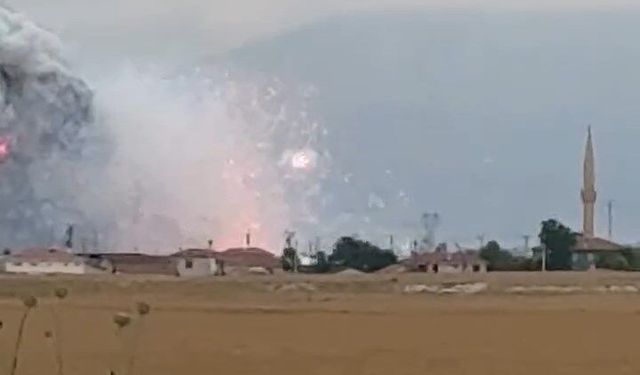 Havai fişek deposu alev aldı