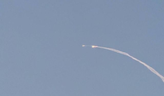 İran Kuveyt ve Bahreyn'deki ABD üslerini füzelerle hedef aldı