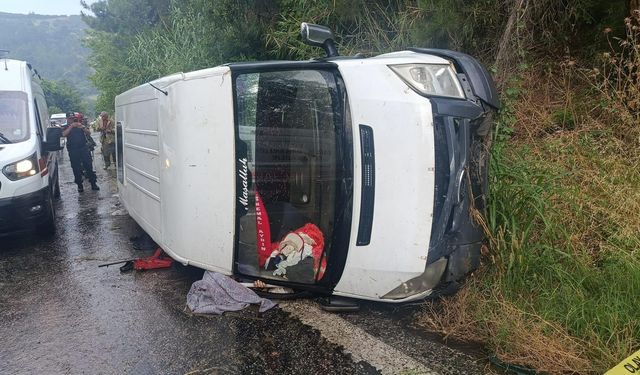 İşçi servisi devrildi: 1 kişi öldü, 1'i ağır 10 yaralı