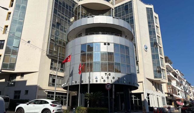 İzmir’de rüşvet soruşturmasında 3 şüpheli adliyeye sevk edildi