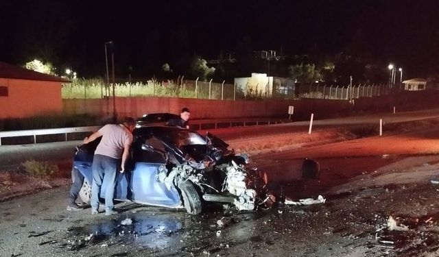 Kayseri'de otomobiller çarpıştı: 1 ölü, 5 yaralı