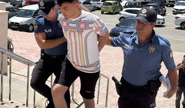 Polisin 'dur' ihtarına uymayan sürücü 3 kişiyi yaralayıp kaçtı