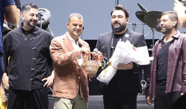 Tekirdağ Kiraz Festivali'nde Demet Akalın konseri