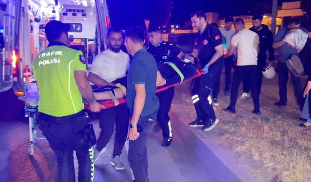 Yaralı Oğluna Ambulans Gelene Kadar Elini Bırakmadı