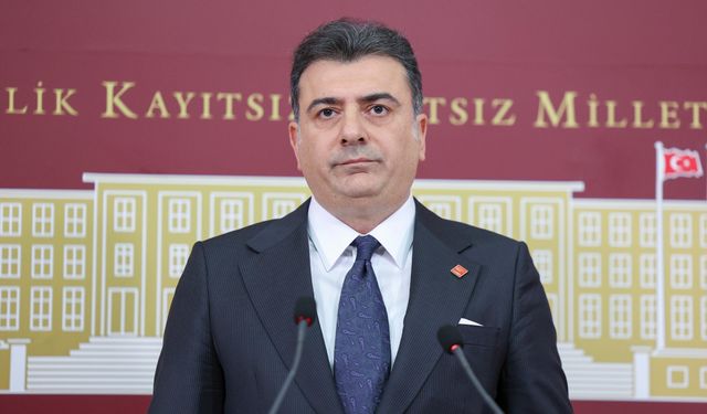 Zeynel Emre’den CHP yönetimine sert tepki: “CHP tarihi adına kara bir gün”