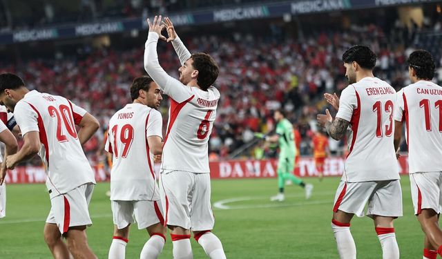 Eren Elmalı Hastaneye Kaldırıldı! Milli Takımda Korkutan Sakatlık