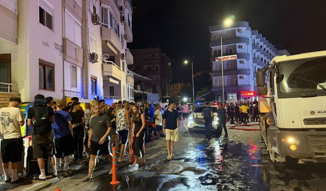 Alanya’da otelde çatı yangını: Misafirler tahliye edildi