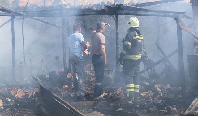Alevlerin sardığı evde 77 yaşındaki adam yaşamını yitirdi