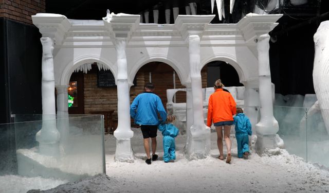 Antalya'da kavurucu sıcağa 'kar odası' molası
