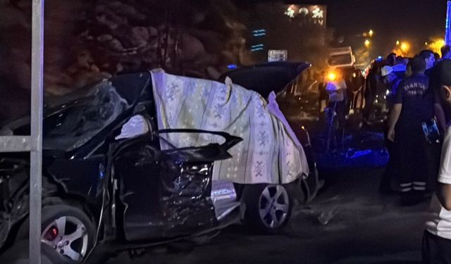 Artuklu'da kamyon ve otomobil çarpıştı