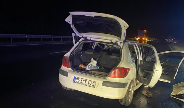Aydın'da Otomobil Kamyona Çarptı