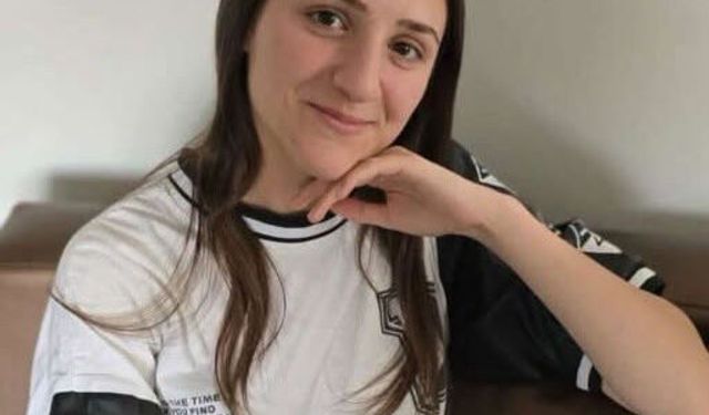 Bahçe duvarına çarpan otomobildeki genç kız yaşamını yitirdi