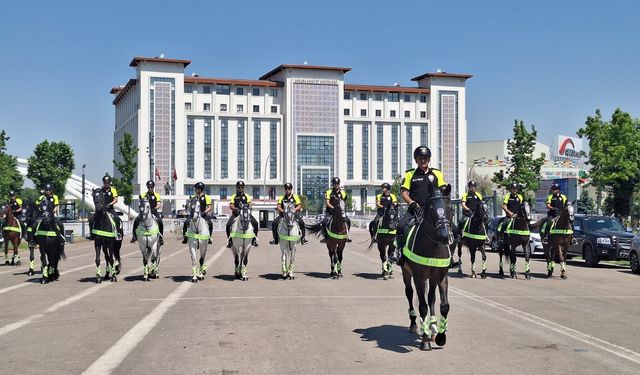 Başkentte NATO Zirvesi öncesi atlı polisler devriyede