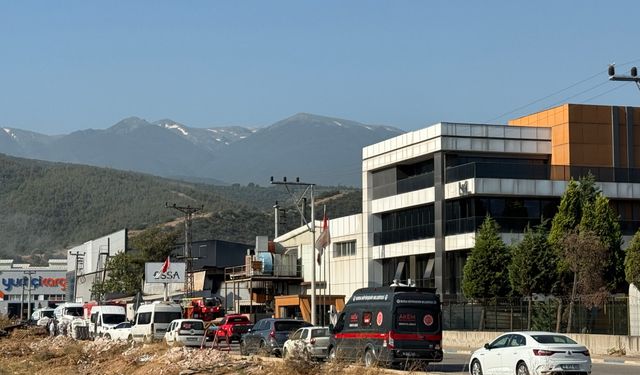 Bursa'da kumaş fabrikasını alevler sardı