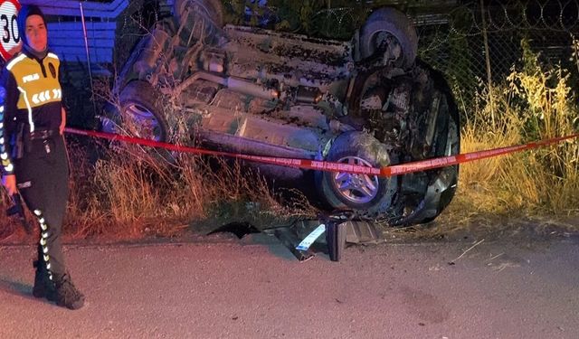 Bursa'da Takla Atan Otomobile Yardım Ettiler