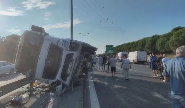 Büyükçekmece'de beton tankeri devrildi!