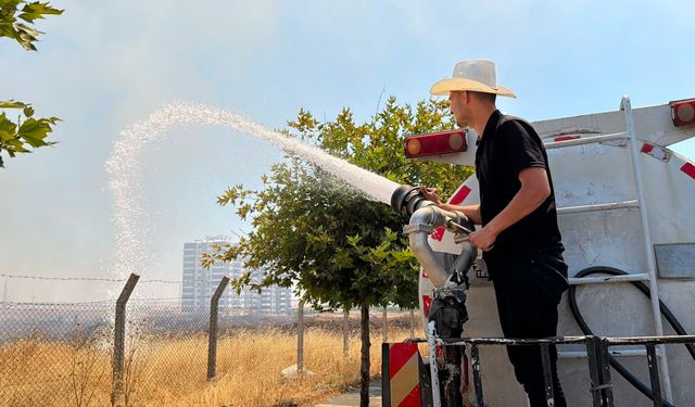 Diyarbakır'da anız yangını hafriyat alanına sıçradı