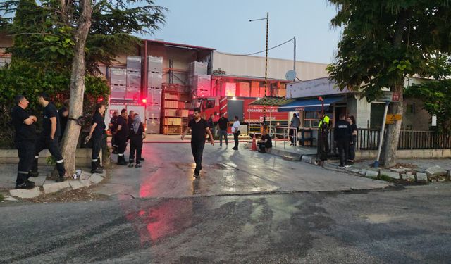 Eskişehir'de plastik fabrikasında korkutan yangın!