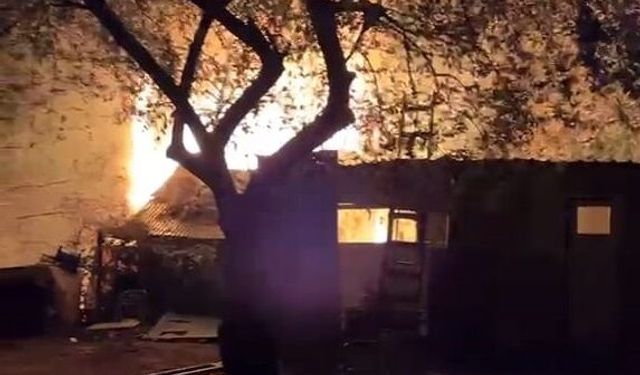 İnegöl’de baraka yangını can aldı: Alevlerin arasında kalan kişi yaşamını yitirdi