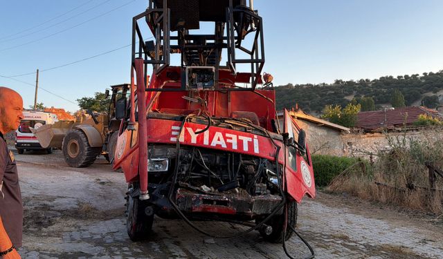 İtfaiye aracı kaza yaptı: 3 yaralı