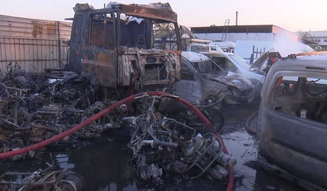 İzmir’de yediemin otoparkında yangın: 50 motosiklet ve 12 araç küle döndü