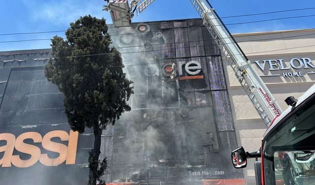 Mobilya mağazasında yangın