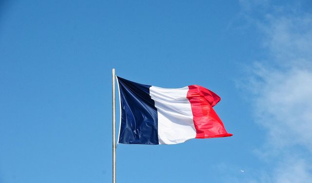Paris'te Bıçaklı Saldırı
