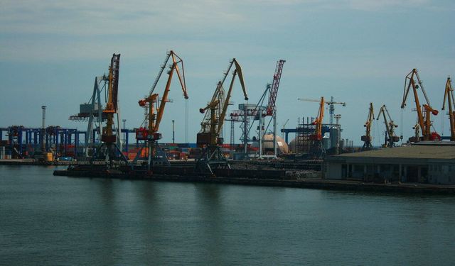 Rusya, Ukrayna'nın Odessa Limanı'na Saldırdı