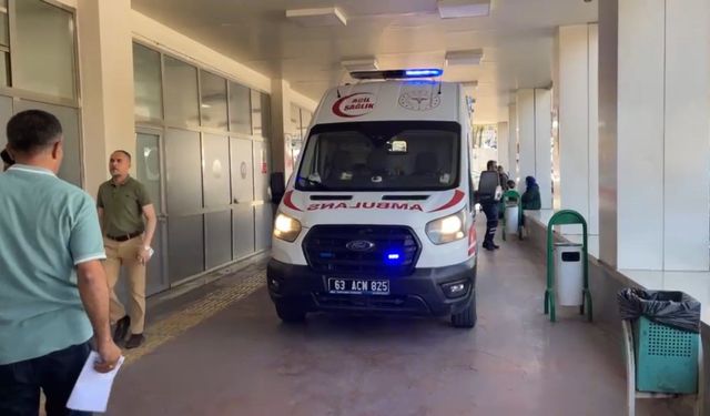 Şanlıurfa'da motosiklet otomobile arkadan çarptı