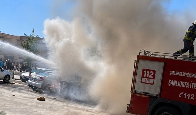 Şanlıurfa'da otomobili alevler sardı