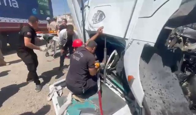 Şanlıurfa'da TIR Kamyona çarptı