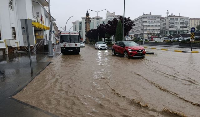 Yozgat'ta Sağanak Hayatı Olumsuz Etkiledi