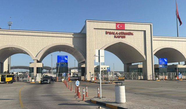 Yunanistan'a açılan sınır kapılarında giriş ve çıkışlar durduruldu