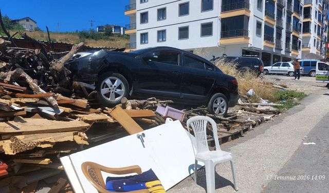 Zonguldak'ta otomobil odun yığınına çarptı: 6 yaralı