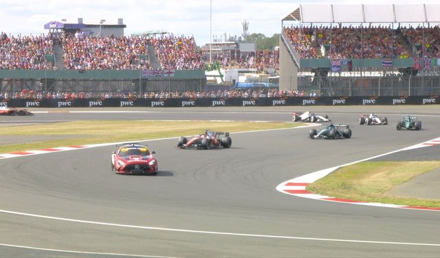 Güvenlik Aracı Arkasında Britanya'da Kazanan Ferrarili Charles Leclerc