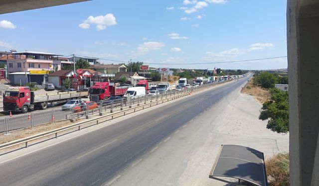 Anız yangını, trafiği aksattı