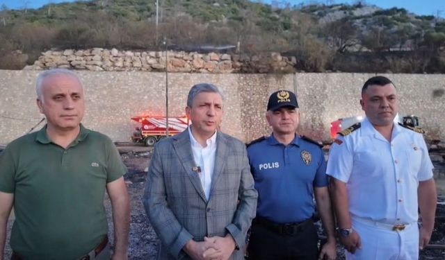 Antalya Balıkçı Barınağı'ndaki 20'den Fazla Tekne Yandı