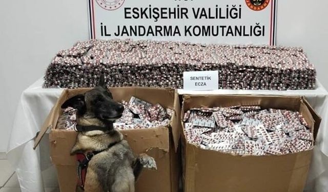 Araçlarında 84 bin sentetik hap ile yakalandılar
