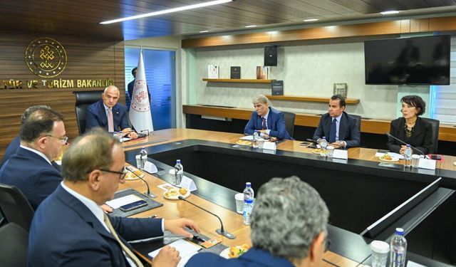 Bakan Ersoy ve Hizmet İhracatçıları Birliği yönetimini görüştü