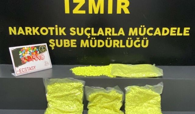 Çantasından binlerce uyuşturucu hap çıktı