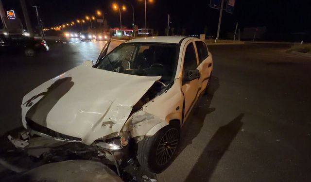 Diyarbakır'da iki otomobil çarpıştı: 7 yaralı