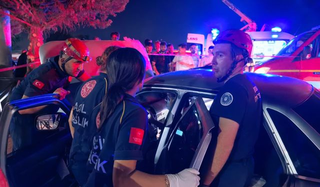 İnegöl'de otomobil beton direğe çarptı: 1 yaralı