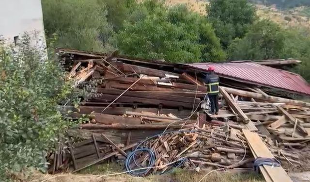 Kastamonu’da 2 katlı köy evi çöktü; 5 yaralı